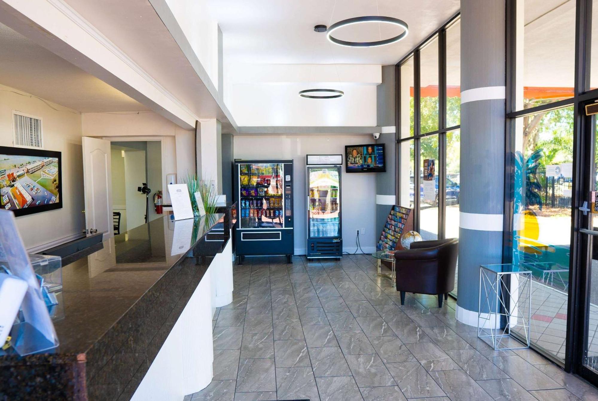 Howard Johnson By Wyndham Clearwater - Dunedin Exterior foto
